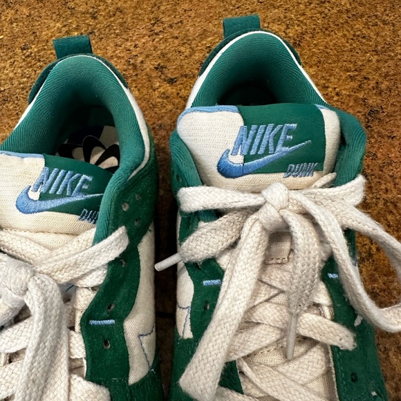 Nike Dunk woman’s shoes 8 1/2 in great used condition! - Picture 3 of 10